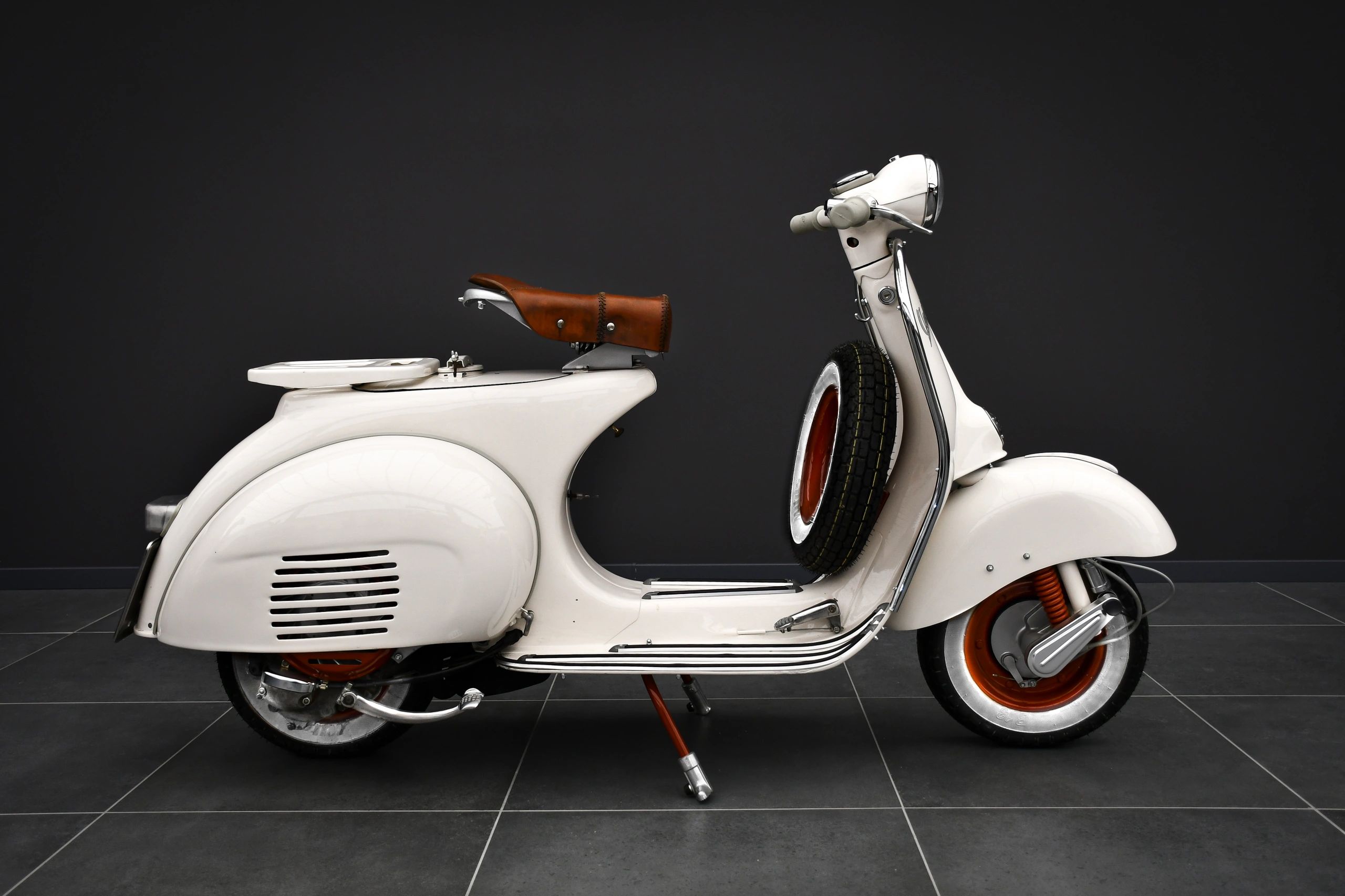Vespa 1957 side